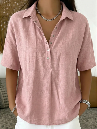 Livia™ | Blus med krage och knappdetalj