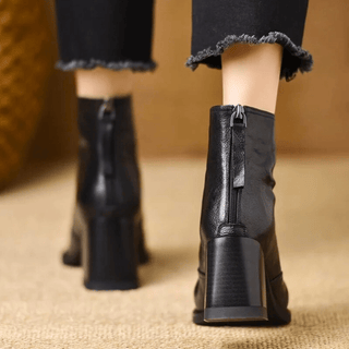 Ylva™ | Lyxiga Ankelboots med Mellanhög Klack