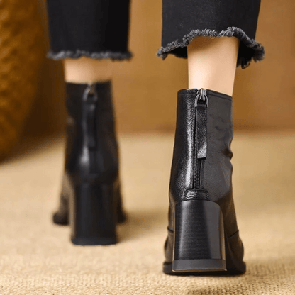 Ylva™ | Lyxiga Ankelboots med Mellanhög Klack