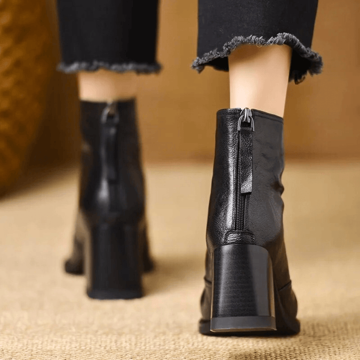 Ylva™ | Lyxiga Ankelboots med Mellanhög Klack